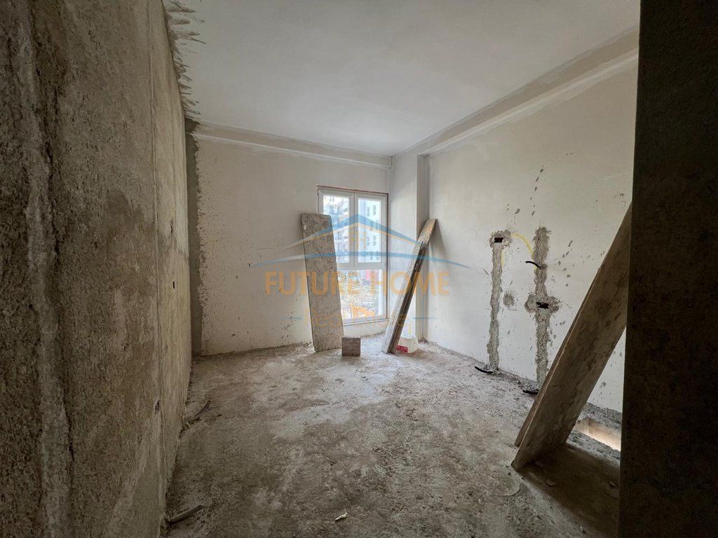 Qera,Ambjent per Zyra, Kompleksi Kika 2,Tirane