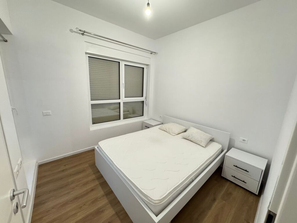 🏢 Jepet me qera Apartament 1+1 📍 Adresa: Ali Demi – Kompleksi Kadiu💰 Çmimi: 40000 Leke - Pamja 3