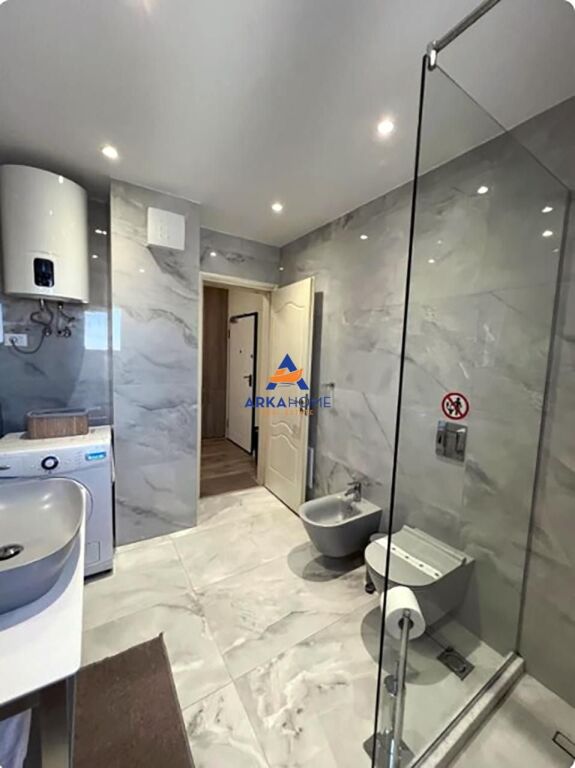 JEPET APARTMENT ME QERA 1+1+BALLKON "SHESHI SKENDERBE, QENDER" 870 EURO