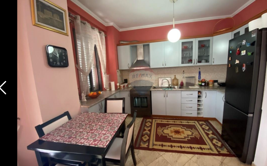 Apartament per shitje 3+1+2+2 ballkone tek Tregu Elektrik