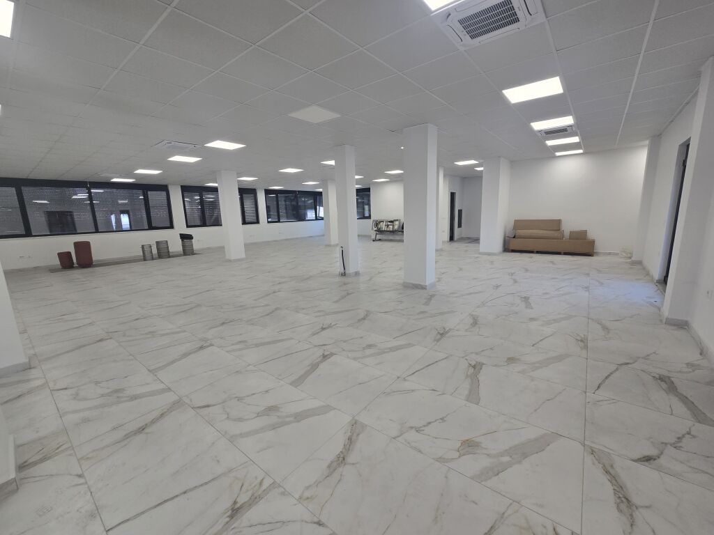 Locale commerciale in affitto vicino a TEG.
