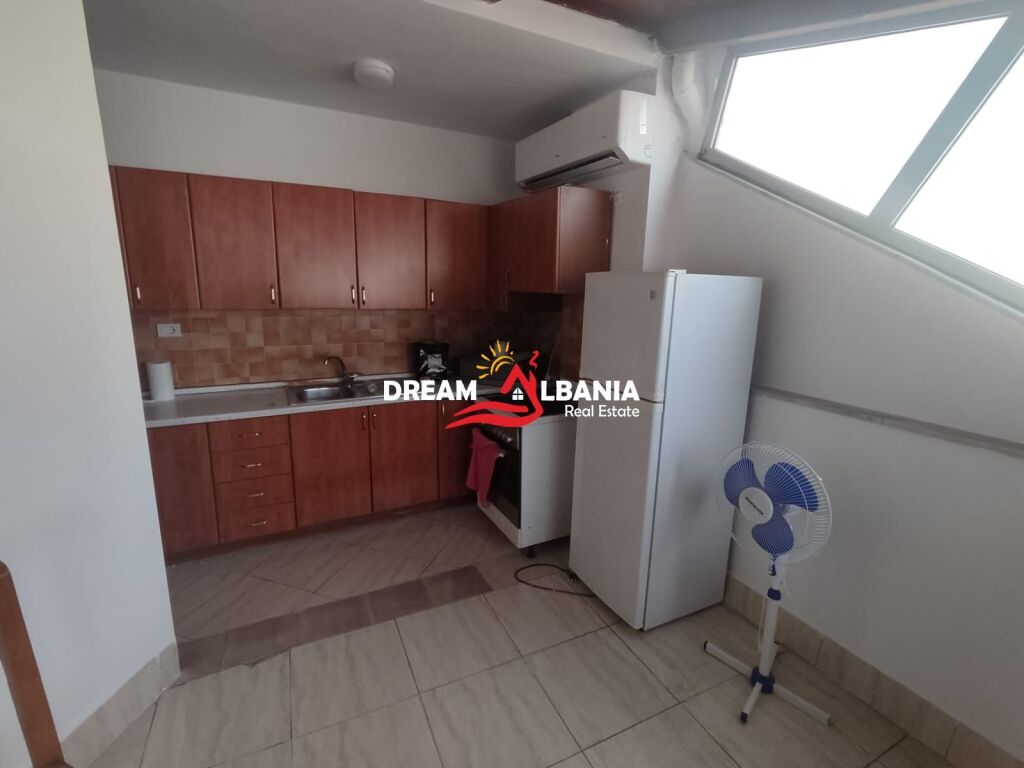 Jepet Apartament 2+1 me qera ne zonen e Xhamllikut prane Shkolles Niket Dardani ( ID 42215495 )