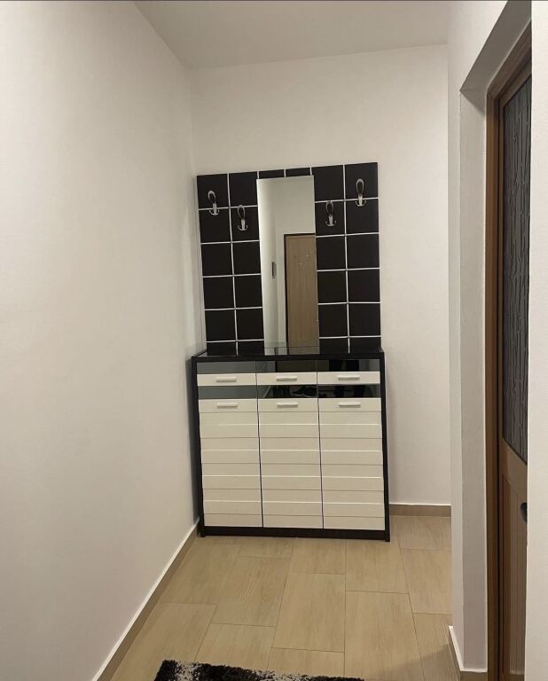 1+1,i mobiluar te kopshti botanik,buze rruge,650 mije leke