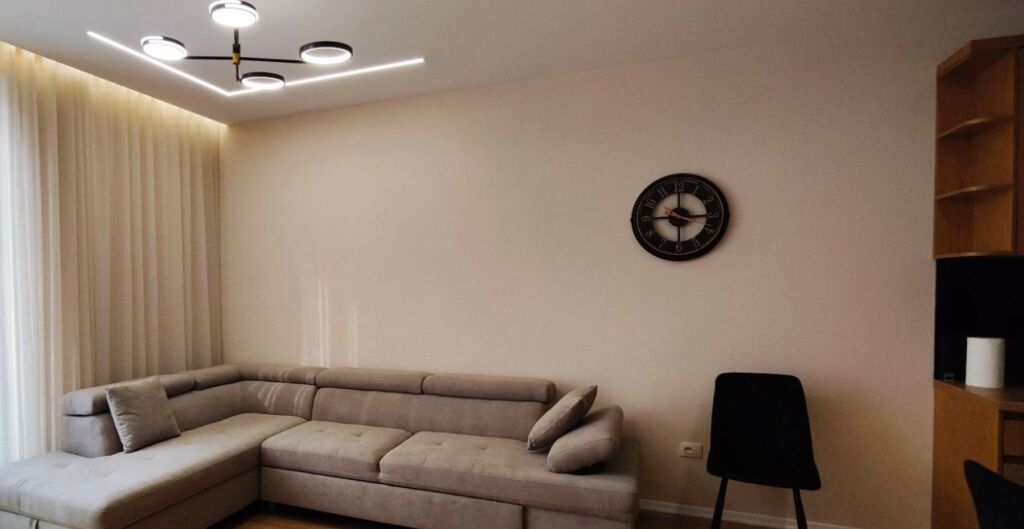 For rent Apartment 1+1, Petrela street Train Station 700 thousand lek