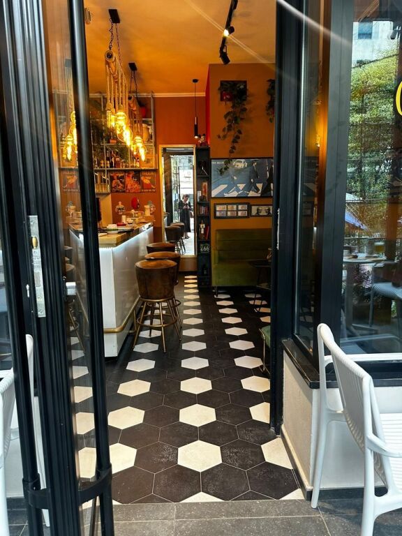 Lokal me qira pranë Gjykatës se Tiranes 750 Euro