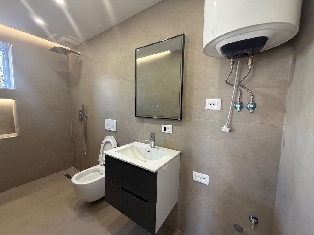 For sale, Apartment 1+1, Mine Peza Street, Tirana