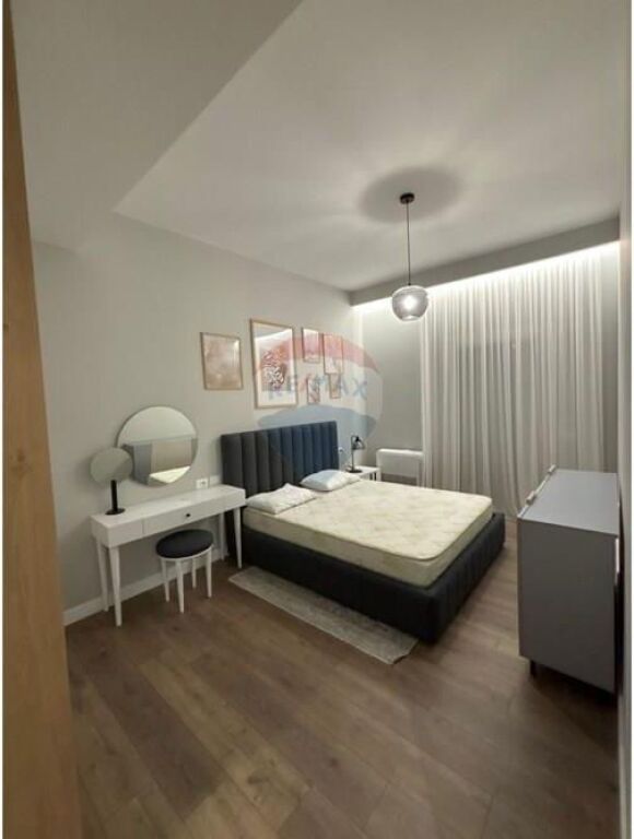 Apartament - Për Qira - Kopshti Botanik, Tiranë