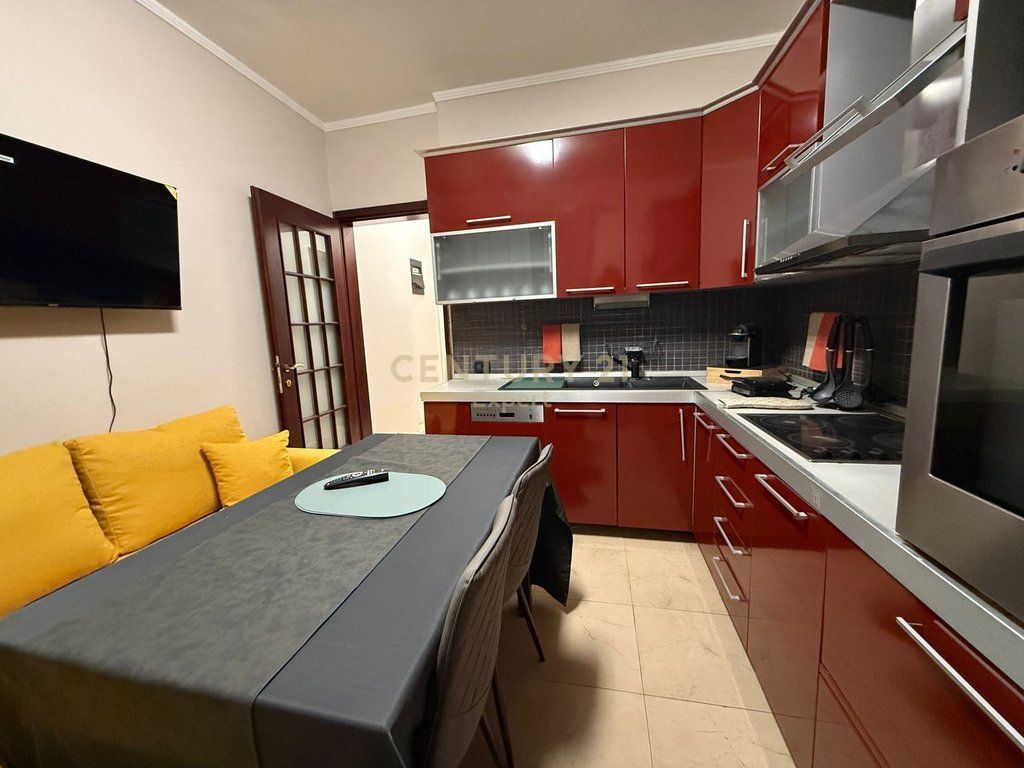 Vendiamo appartamento 2+1 in Via Durazzo, Tirana