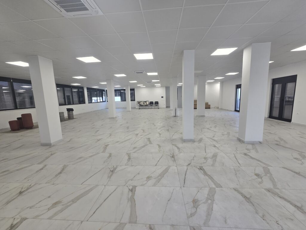 Locale commerciale in affitto vicino a TEG.