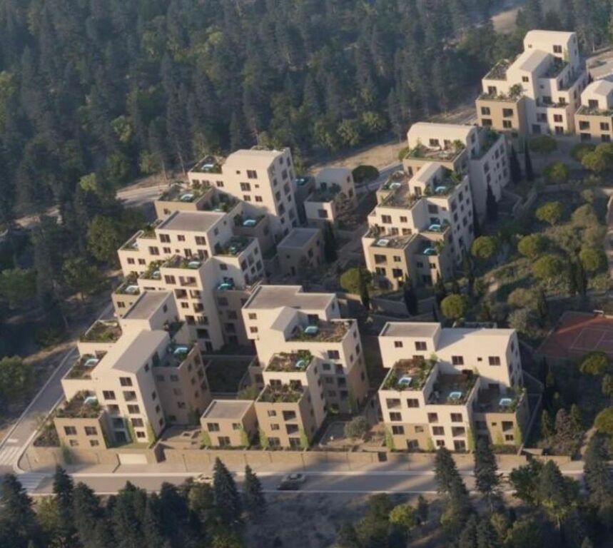 Ambient per shitje te Square Village