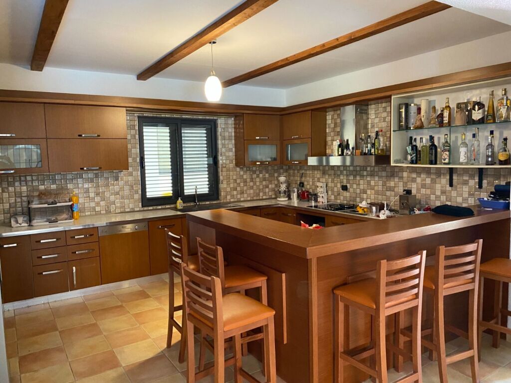 Shitet Hotel 3 katesh Ne Shkallnur Durres