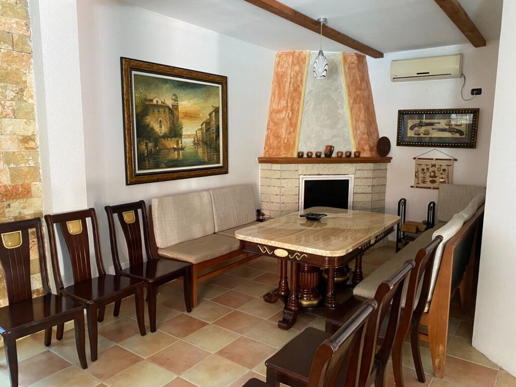 Shitet Hotel 3 katesh Ne Shkallnur Durres