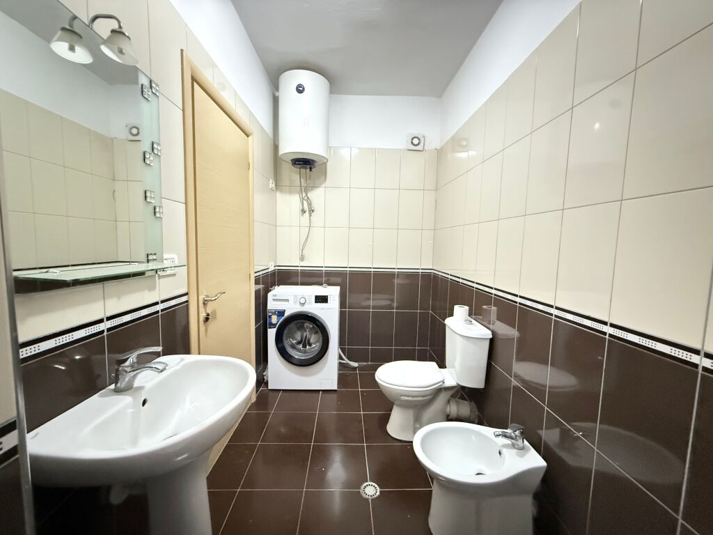 Apartament 1+1 ne Yzberisht prane Kmy!