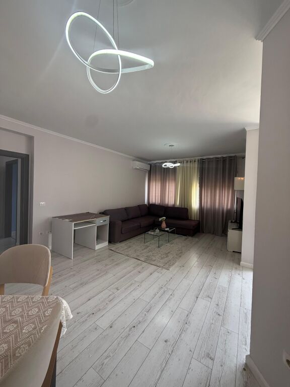 🏠JEPET ME QIRA APARTAMENT 2+1+BLLK 📍YZBERISHT, PRANE GRAND GALLERY🏢 Kati i 6, me ashensor 💶 Çmimi: 500€/muaj