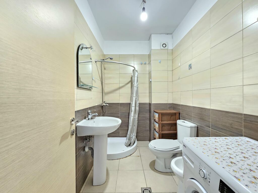 Jepet Me Qera: 1+1+Bllk ( Res. Ana - Qytet Studenti ) K2, Pllt I Ri Me Ashensor | I Mobiluar, Kondicioner | Dh. Gjumi Me Parket
