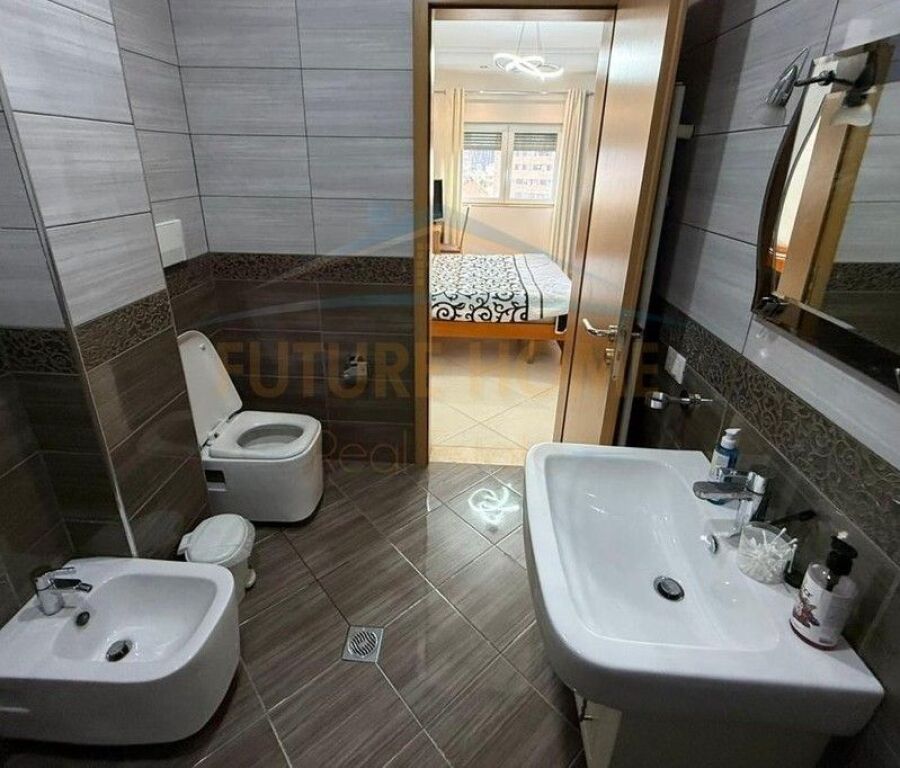 Affitto, Appartamento 2+1+2+Posto Auto, Nuovo Anello, Tirana.