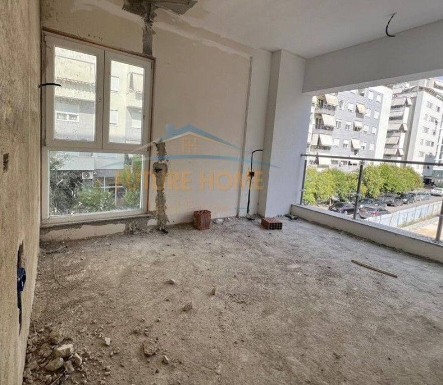 Qera,Ambjent per Zyra, Kompleksi Kika 2,Tirane