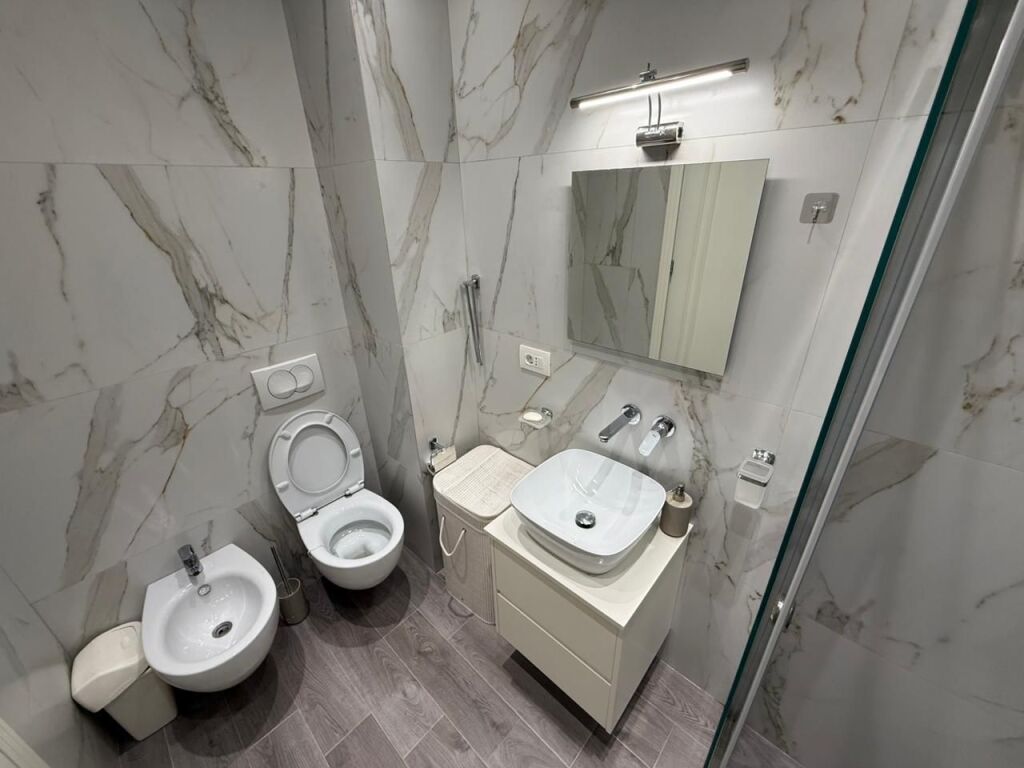 Qira apartament 3+1+2 tek Foleja e Gjelber ,Ring Center