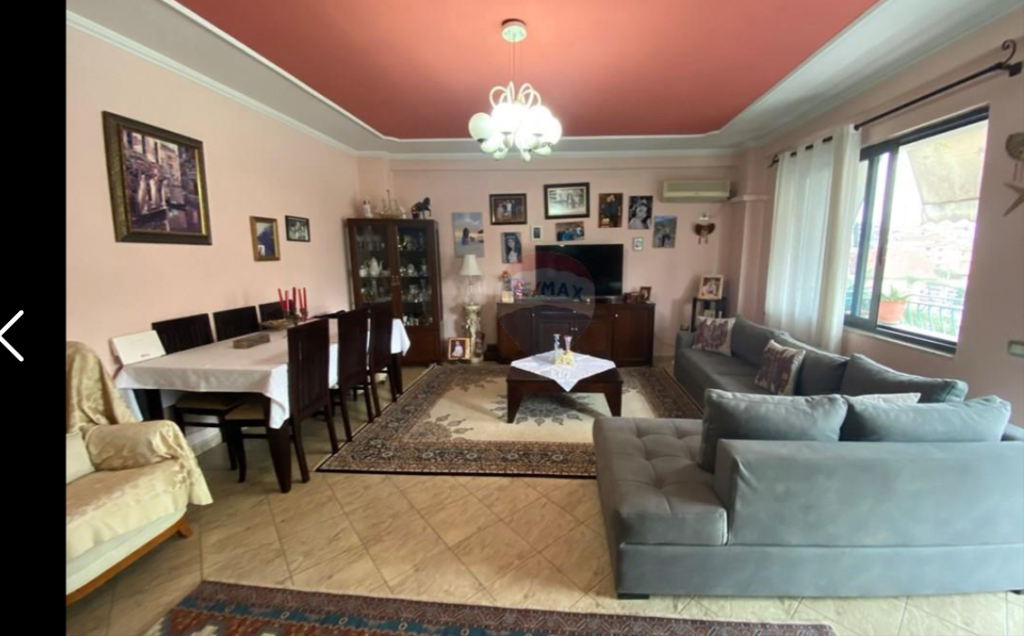 Apartament per shitje 3+1+2+2 ballkone tek Tregu Elektrik