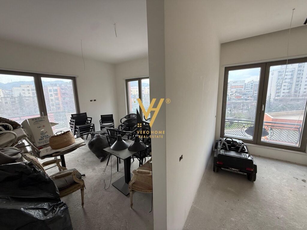 UFFICIO 250 M2 IN AFFITTO PRESSO IL COMPLESSO DELIJORGJI 250.000 LEKE