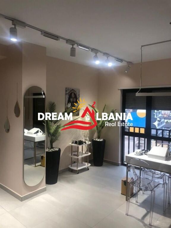 Shitet apartament 3+1+2 ne Rrugen e Dibres prane Vila Gold (ID 4131492)