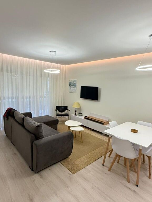 📌 Apartament 1+1 me Qira – Zona e Liceut ,pranë RTSH-së