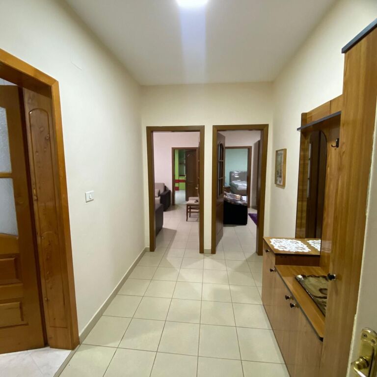 Apartament 2+1+2 me qera Xhamia e Tabakeve