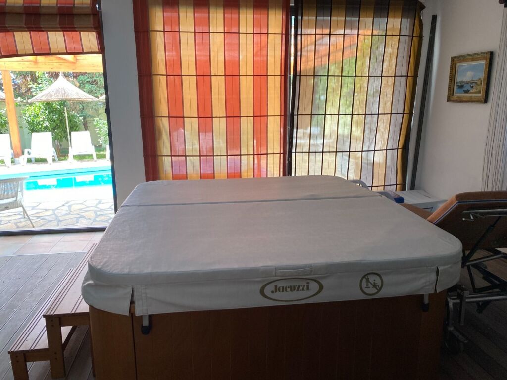 Shitet Hotel 3 katesh Ne Shkallnur Durres