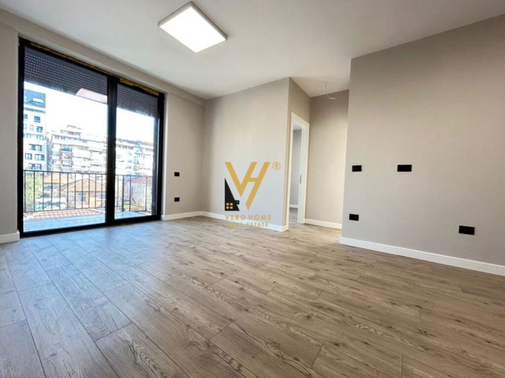 UFFICIO 75 M2 IN AFFITTO A SHKOLLA E KUQE 65.000 LEKE