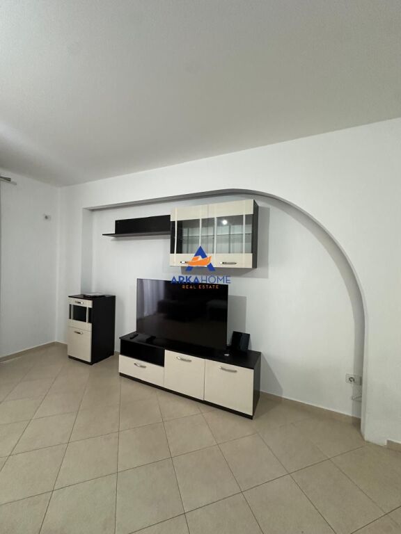 JEPET ME QERA APARTAMENT 3+1+BALLKON "5 MAJ" 1000 EURO