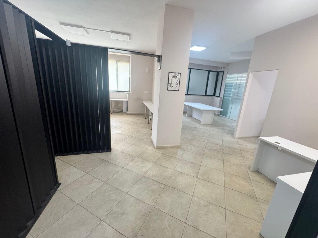 🏢 LOCALE IN AFFITTO PER ATTIVITÀ COMMERCIALE / UFFICIO – 21 DICEMBRE