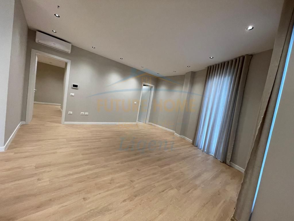 Affitto, Villa su 3 piani, Green Valley, Lago Secco, Tirana