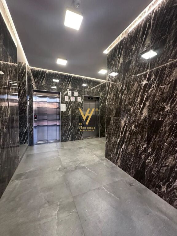 UFFICIO 75 M2 IN AFFITTO A SHKOLLA E KUQE 65.000 LEKE