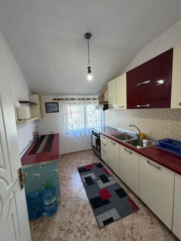 🏠 IN AFFITTO – APPARTAMENTO 3+1  • Superficie: 110 m2 completamente arredato 🛋️  • Piano: 5, palazzo senza ascensore   • Prezzo: 500 €  • , vicino all'Ospedale Militare