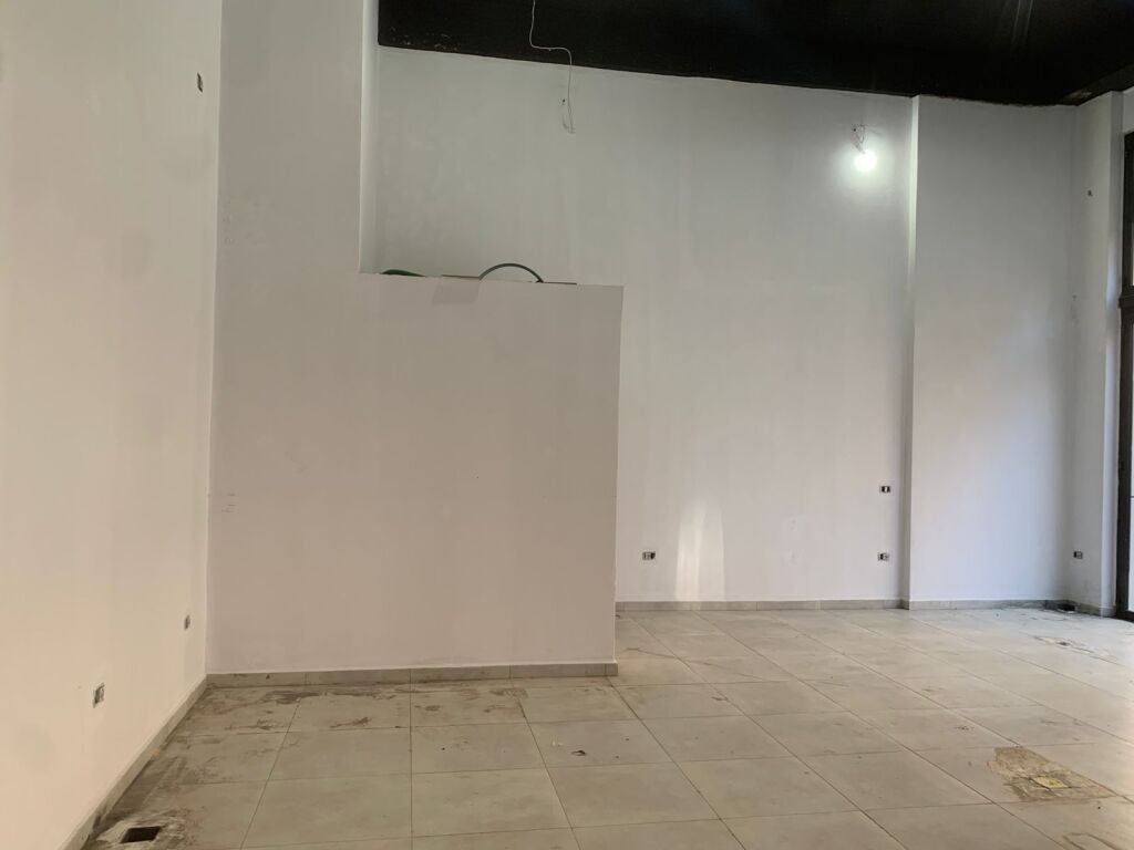 Locale Commerciale in Affitto ad Astir !