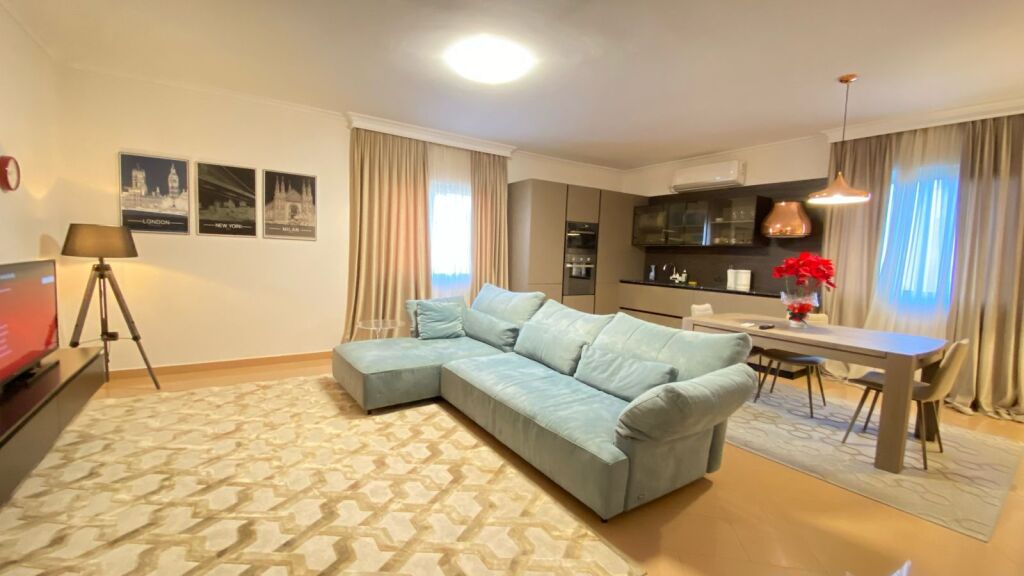 Villa in vendita a Brryli, Tirana