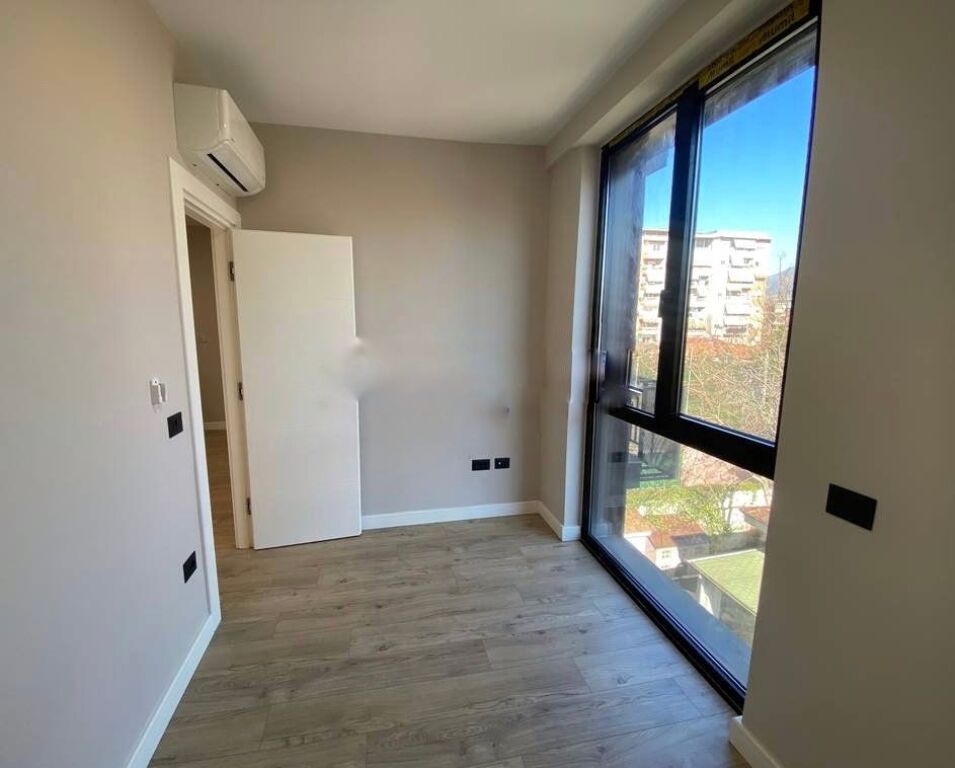 Apartment 2+1+2 balconies for rent near the Red School