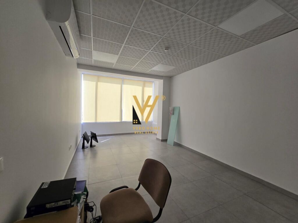 BUSINESS BUILDING FOR RENT 1,340 M2 ON KAVAJA STREET 15,000 EURO