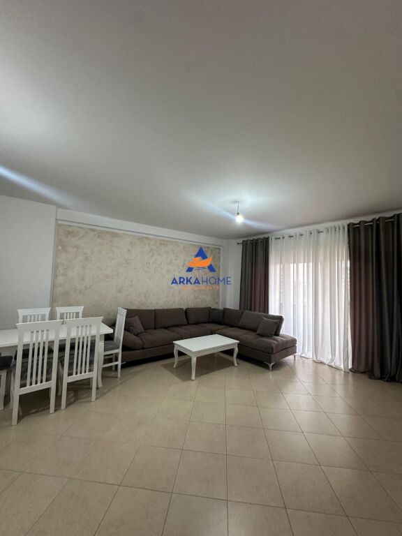 JEPET ME QERA APARTAMENT 3+1+BALLKON "5 MAJ" 1000 EURO