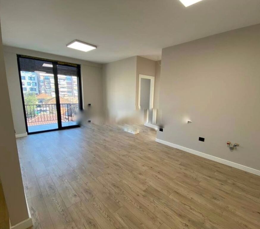Apartment 2+1+2 balconies for rent near the Red School