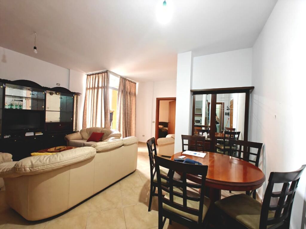Jepet me Qera apartament 1+1 ne Fresk
