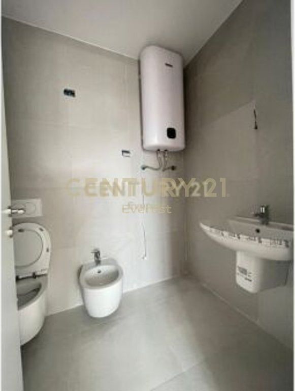 UFFICIO IN AFFITTO PRESSO LAKE VIEW 2+1+2