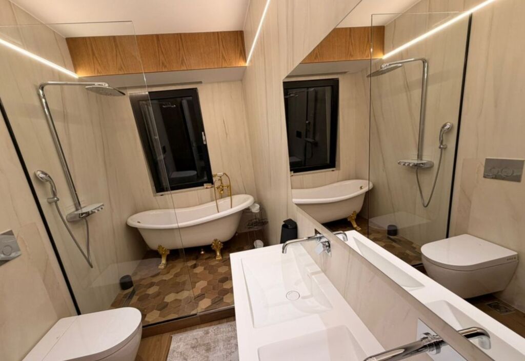 Shitet apartament 2+1+2