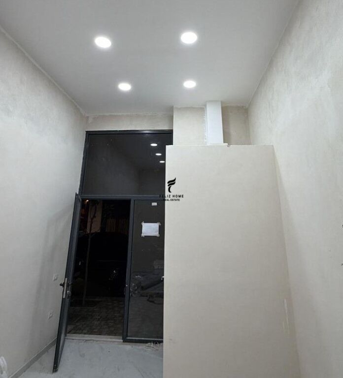 SHOP FOR RENT 20 M2 TRAIN STATION 50,000 LEKE