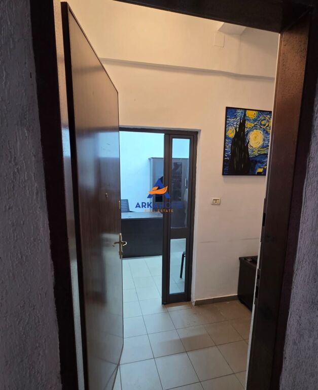 UFFICIO IN AFFITTO 24M2 " VIAL BAJRAM CURR " 50.000 LEKE