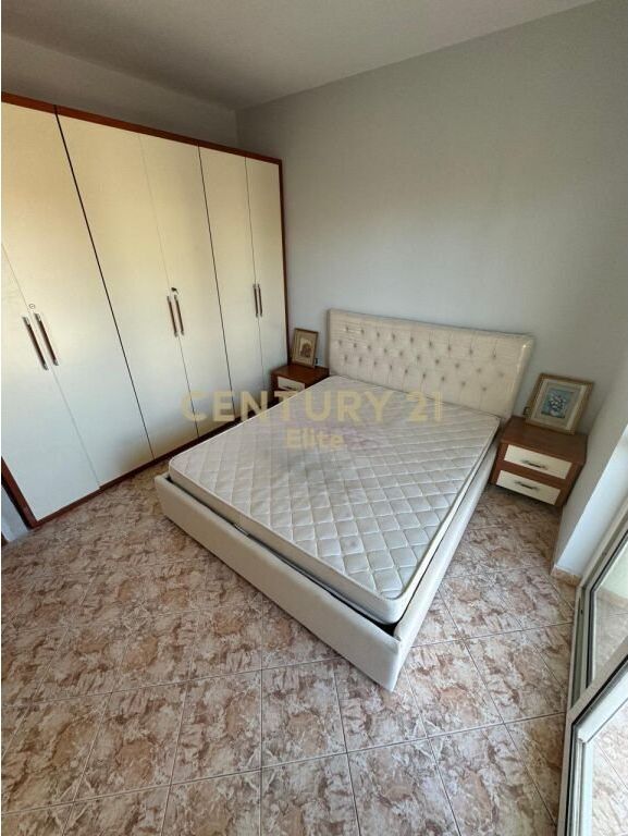Jepet me qira apartament 1+1 prane prane ambasades gjermane