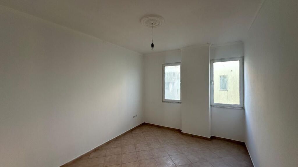 Apartament - Pamja 3