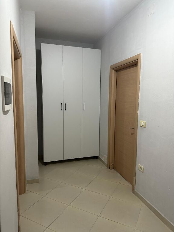 Jepet me qiraApartament 1+1 i mobiluar tek Kodra e Diellit