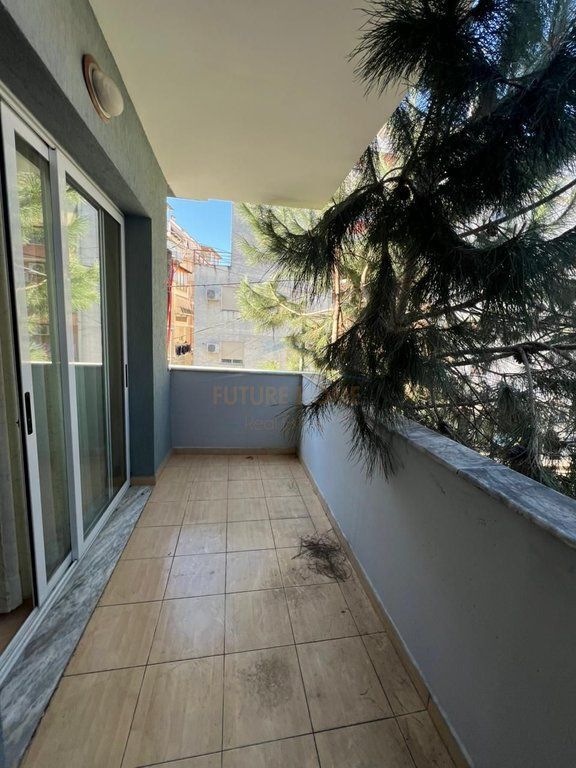 Shitet, Apartament 2+1, Fresk, Tirane