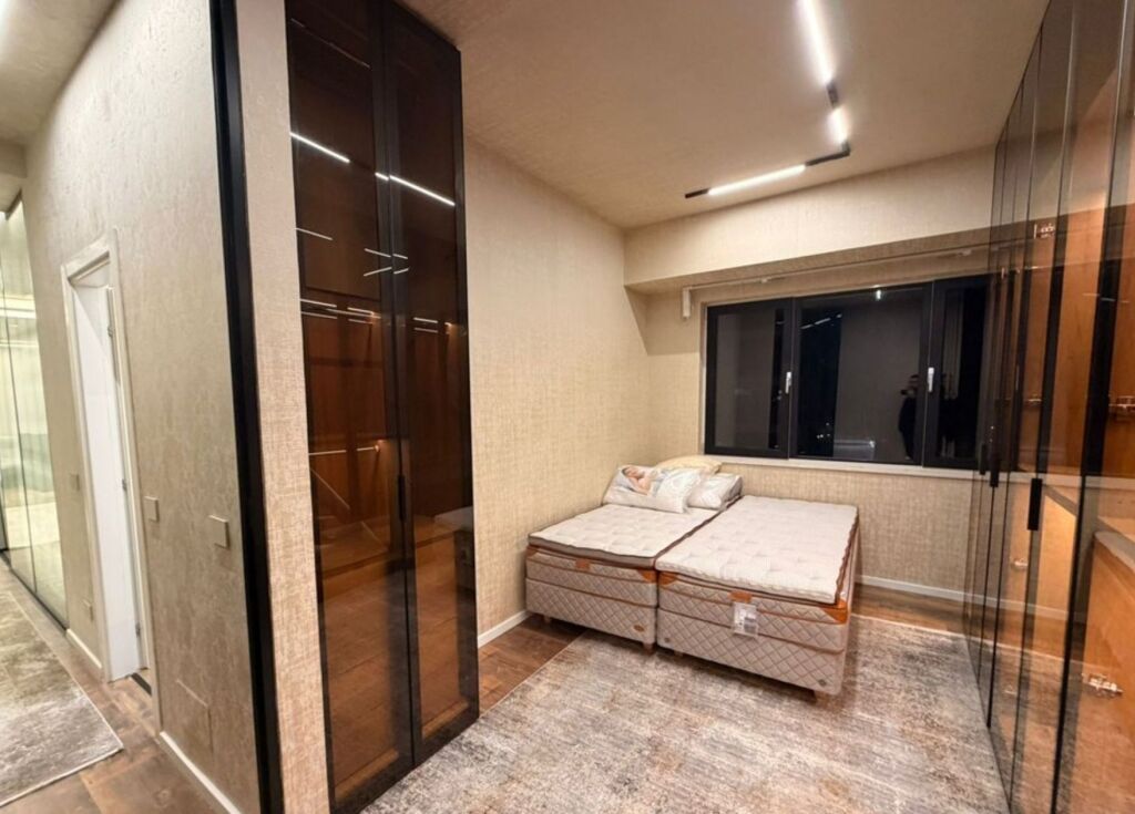 Shitet apartament 2+1+2